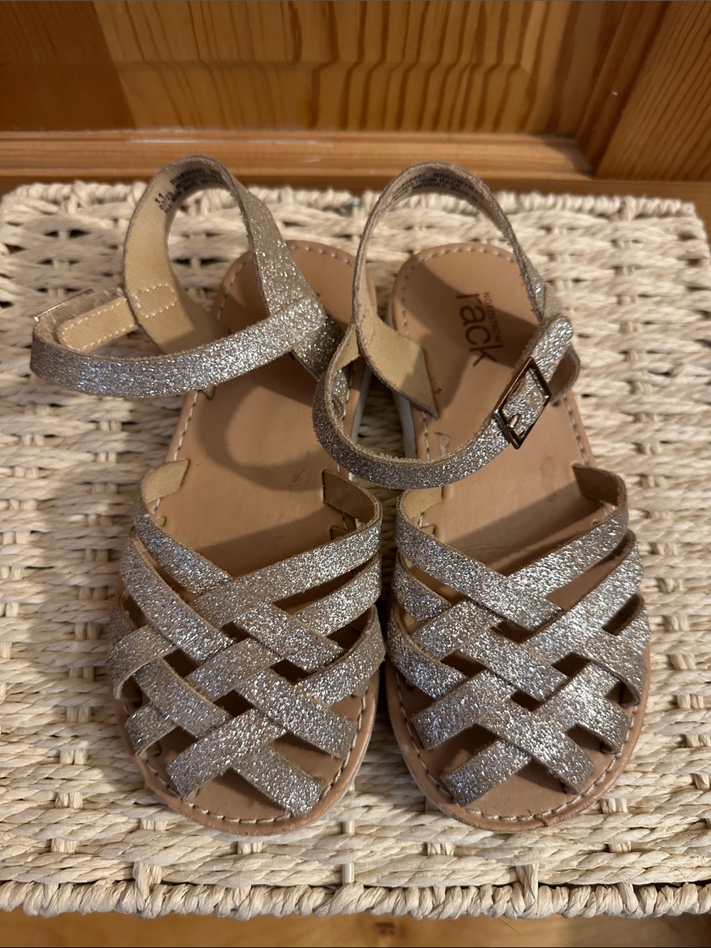 Nordstrom Rack - Toddler Girls Glitter -  Strappy Sandals - champagne metallic